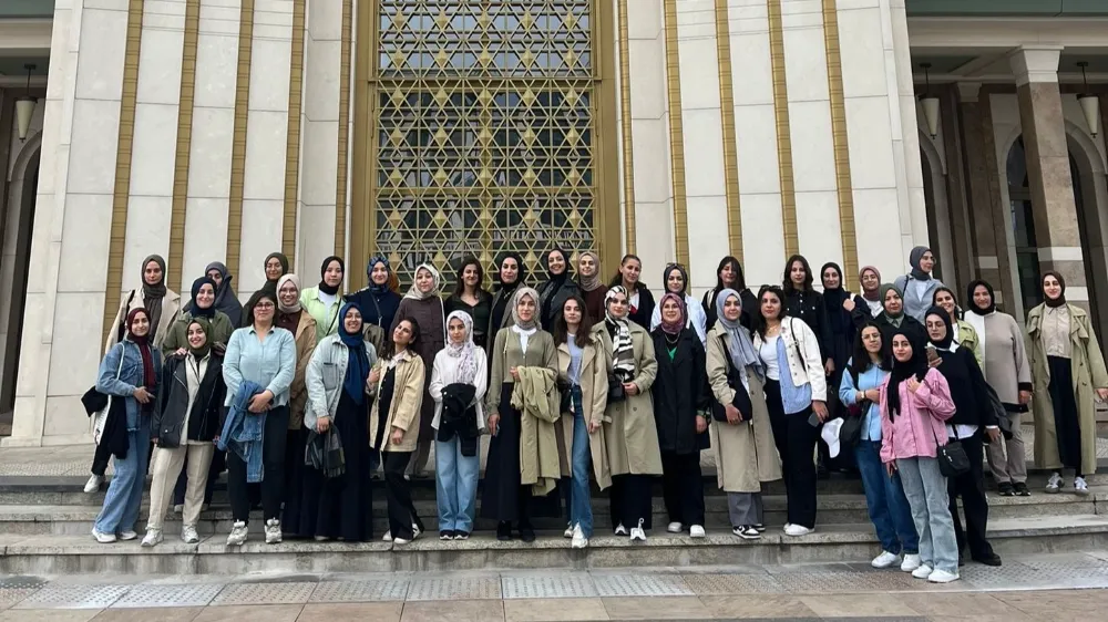 Bacım Sultan Kız Yurdu Öğrencileri Ankara'ya Kültürel Gezi Düzenledi